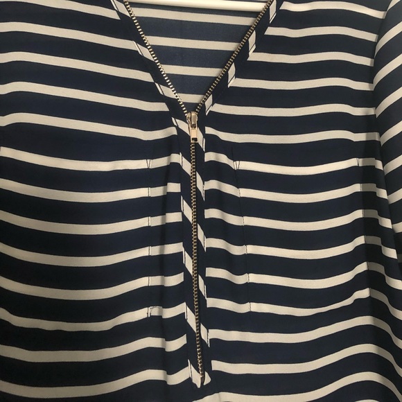 Blouse - Picture 2 of 3